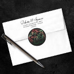 Adesivo Redondo RPG Dice | XMAS Fantasy Tabletop Gamer Personaliza<br><div class="desc">É sempre GAME ON, então escolha sua arma e lance a iniciativa... Um tema de festa/casamento de jogador CHIC de GEEK novidade perfeito para qualquer tabletop antigo RPG caneta/lápis e papel (PnP) jogador de papel fantasia apresentando um dado poliedral de 20 faces com um rolo natural de 20 para a...</div>