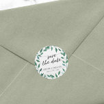 Adesivo Redondo Rustic Greenery Salve a Data<br><div class="desc">Esta rusticidade Salve o adesivo de Data com a palavra "salve a data" em um roteiro de tendências, tudo contra um fundo de madeira pálida. Personalize isso substituindo o texto do marcador de posição no modelo para adicionar suas informações. Para obter mais opções, como alterar a fonte e seu tamanho/cor...</div>