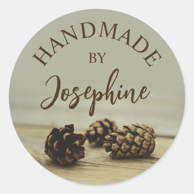 Adesivo Redondo Rustic Pinecones Nature Photo Handmade By (Frente)