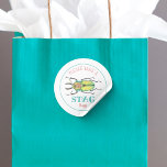 Adesivo Redondo Saca-Rolhas Veado Bolsa de Brindes Festa Favorita<br><div class="desc">Uma torção fofa na bolsa de brindes, este adesivo de bolsa STAG apresenta uma ilustração de besouro veado lovebug! Isso torna o adesivo de bolsa de brindes perfeito para a sua festa de aniversário com tema de inseto! Basta preencher suas bolsas de presentes com um brinde divertido como doces, brinquedos...</div>