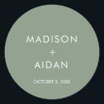 Adesivo Redondo Sage Green Minimalista Wedds Favores<br><div class="desc">Sage Green Minimalist Wedding Favorece Classic Round Sticker . Estes adesivos são perfeitos para adicionar favores ou qualquer outra parte do seu casamento.</div>