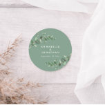 Adesivo Redondo Sage verde eucalyptus foliage favor do casamento<br><div class="desc">Belo e delicado eucalipto foliage favorece o design. Coleção moderna e elegante sobre a tendência verde-sábio,  preto,  azul-marinho e branco-na moda,  da rústica contemporânea. Ideal para primavera,  verão,  outono,  outono ou casamentos no inverno.</div>