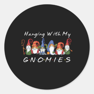 Adesivo Redondo Saindo Com Meu Amigo Gnomies Gnomes