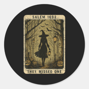 Adesivo Redondo Salem 1692 Bruxa De Halloween Perderam Um Tarô C