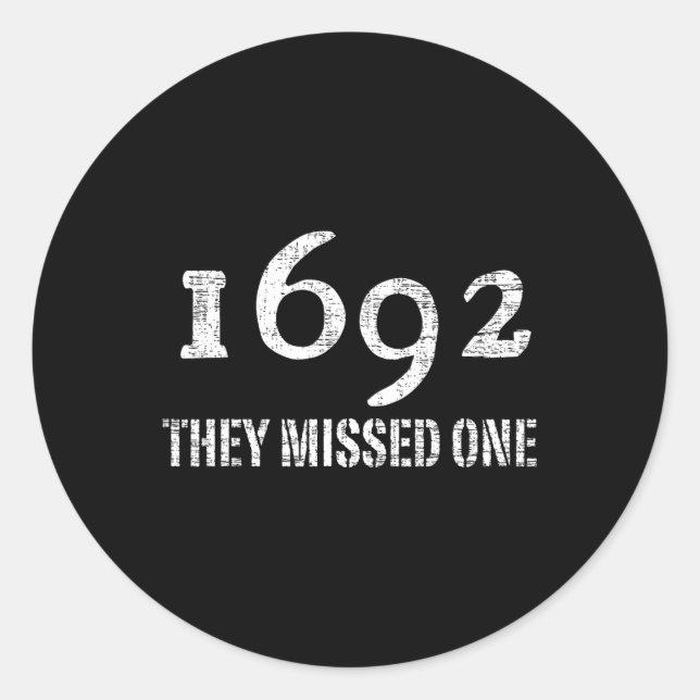 Adesivo Redondo Salem 1692 Eles Perderam Um Figurino No Halloween (Frente)