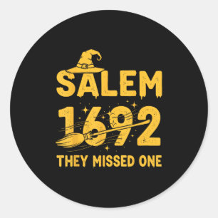 Adesivo Redondo Salem 1692 Eles Perderam Uma Bruxa De Salem Hallow