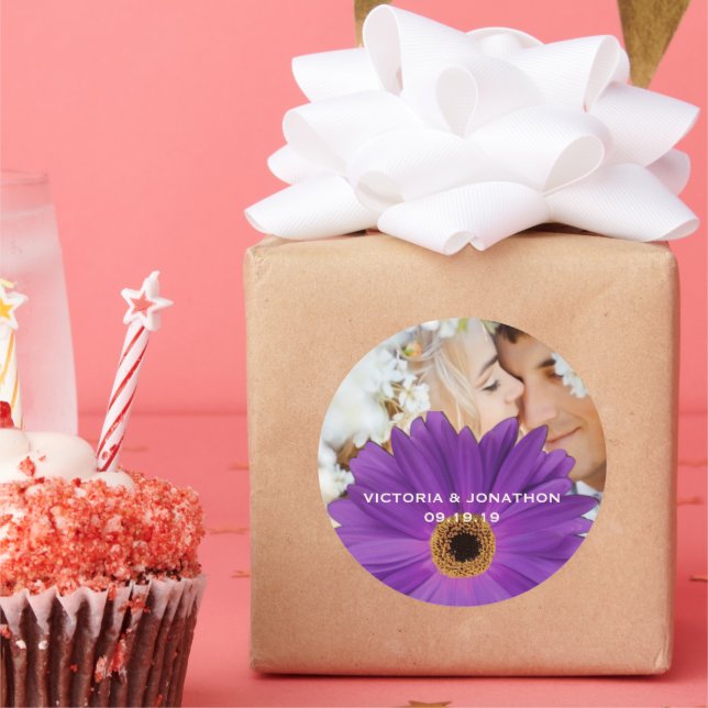 Adesivo Redondo Salve a data foto de Plum Gerber Daisy Wedding (Festa)