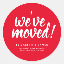 Adesivo Redondo Script Branco Vermelho Simples que Movemos