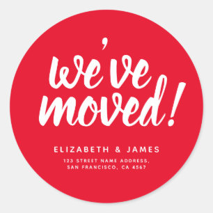 Adesivo Redondo Script Branco Vermelho Simples que Movemos