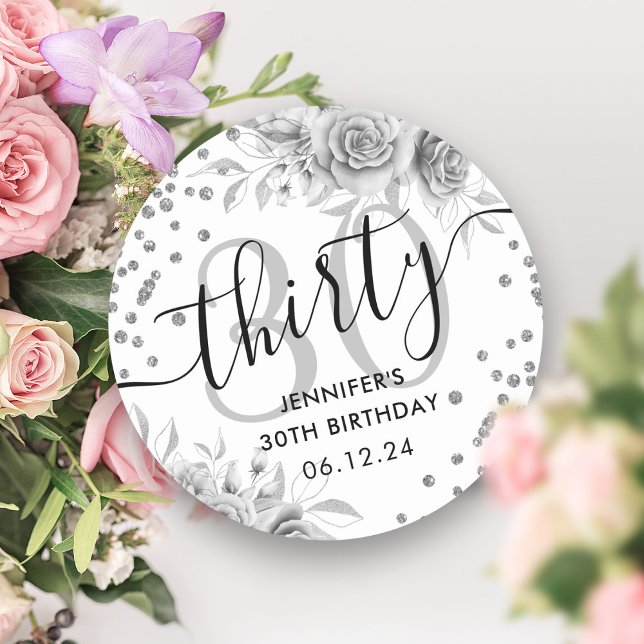 Adesivo Redondo Script de aniversário de 30 anos da Glitter Floral (Silver Floral Glitter 30th Birthday Script Classic Round Sticker)