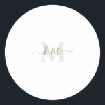 Adesivo Redondo Script de Troca de Monograma Dourado e Cinza<br><div class="desc">Dourado moderno e Cinza Monograma. Tipo de letra combo. Trocar. Simples.</div>