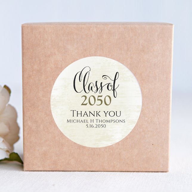 Adesivo Redondo Script Dourado Moderno Elegante da festa de format (Elegant black and gold script grad party seal sticker on favor bag)