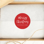 Adesivo Redondo Script Merry Christmas Holiday Nome da Família<br><div class="desc">Estes adesivos personalizados de Natal apresentam um texto elegante com um tema vermelho e branco. Os adesivos de Natal personalizados são perfeitos para embrulhar presentes ou selar seus cartões de cartões de natal.</div>