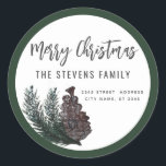 Adesivo Redondo Script moderno - Merry Christmas pine branch Cla<br><div class="desc">rolo moderno vermelho Feliz Palheiro de Natal. Design profissional moderno e atraente com o toque contemporâneo. Um toque de elegância e estilo. Personalize com os detalhes do seu monograma inicial,  nome e endereço.</div>