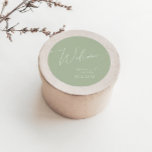 Adesivo Redondo Script Whimsical | Sage Green Wedding Welcome<br><div class="desc">Apresentando nossa impressionante escrita caprichosa | sage green casamento bem-vindo adesivo clássico redondo perfeito para sua simples celebração do primavera boho moderno. Nosso elegante design inclui uma paleta de cores vibrante brilhante e pastel com um script de caligrafia quic vintage. Quer você prefira um estilo minimalista ou clássico, nosso produto...</div>