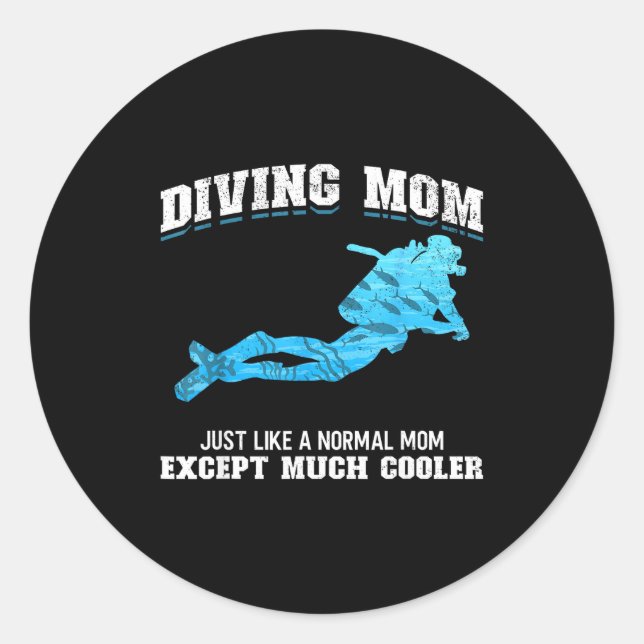 Adesivo Redondo Scuba Diver Girl Diving Mom Just Like A Normal Dad (Frente)