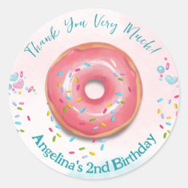 Adesivo Redondo segundo aniversário com design fofo.