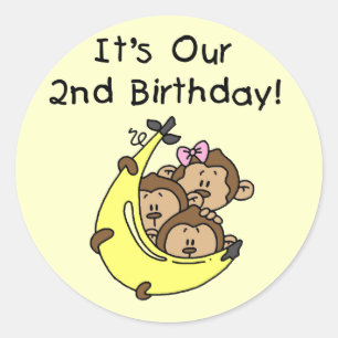 Adesivo Redondo Segundo Triplets - Dois Meninos/ Um Camiseta Rapar