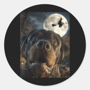 Adesivo Redondo Selfie Engraçado de Rottweiler Lua Cheia Bruxa Voa