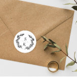 Adesivo Redondo Selo de casamento monograma de coroa de louro tipo<br><div class="desc">Selo de envelope de casamento elegante com um monograma de coroa de louro. Selo de envelope monogramado com uma coroa de louro preta contra um fundo branco.</div>