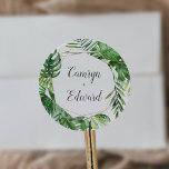 Adesivo Redondo Selvagem de Envelope Geométrico de Palm Tropical<br><div class="desc">Esta sela geométrica do envelope de casamento de palmeiras tropicais selvagens é perfeita para um casamento de praia ou destino. A design apresenta um conjunto exótico de folhas de palmeiras de banana-d'água verde, samambaias, folhagem, plantas botânicas e verde para uma sensação tropical de verão. Personalize o rótulo com os nomes...</div>