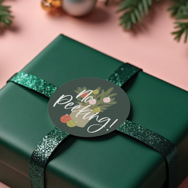 Adesivo Redondo Sem Ornamento Festivo Da Folhagem Festiva Verde (No Peeking Festive Rustic Foliage Ornament Green Classic Round Sticker)