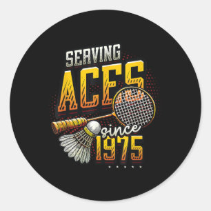 Adesivo Redondo Servindo Aces Desde 1975 Badminton Nasceu 50º
