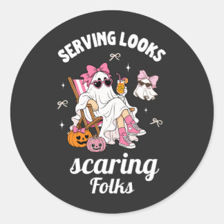 Adesivo Redondo Servindo Looks Assustando as Pessoas no Halloween
