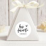 Adesivo Redondo Seu Favorito | Script e Coração Casual Modernos<br><div class="desc">Esta simples e na moda é perfeita para o seu casamento moderno! Trendy,  preto e branco,  escrita casual escrita a preto diz "seu favorito",  junto com um elegante coração esboçado. Há um lugar para adicionar o tipo favorito do noivo.</div>