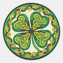 Shamrock irlandês em nódulos celtas