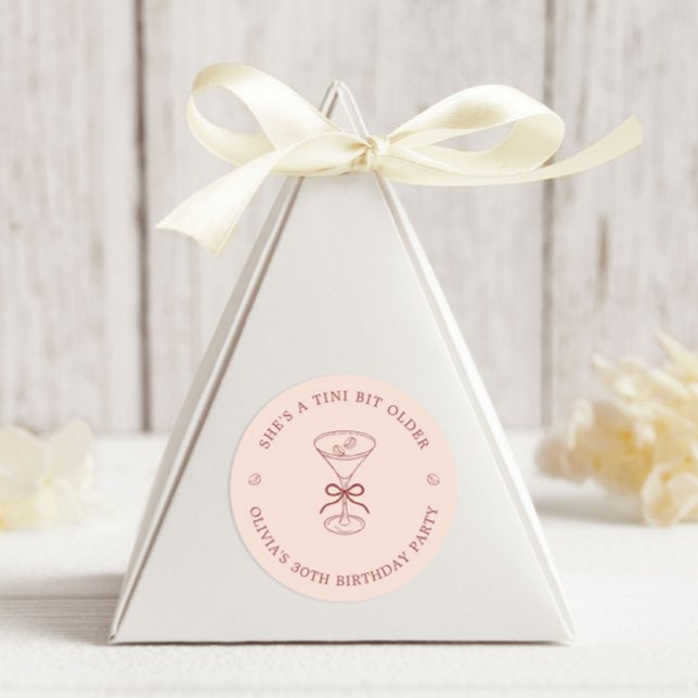 Adesivo Redondo She's A Tini Bit Older Coffee Martini Birthday (Criador carregado)