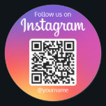 Adesivo Redondo Siga-nos no Instagram Social Media Código QR<br><div class="desc">Siga-nos no Instagram com o link de QR digitalizável para o seu perfil do Instagram para ajudá-lo a aumentar seus seguidores do Instagram. Clique no botão 'Editar usando a ferramenta Design' para ajustar a fonte, o tamanho e a cor dos textos, se necessário. Você pode TRANSFERIR o DESIGN em outros...</div>