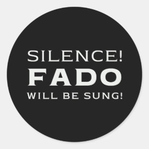 Adesivo Redondo Silêncio! Fado será cantado!