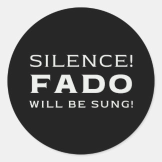 Adesivo Redondo Silêncio! Fado será cantado!