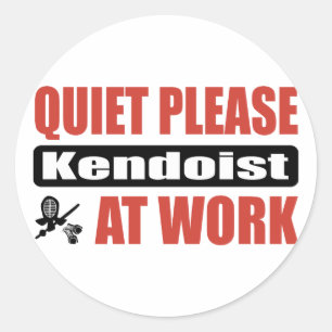 Adesivo Redondo Silêncio por favor Kendoist no trabalho