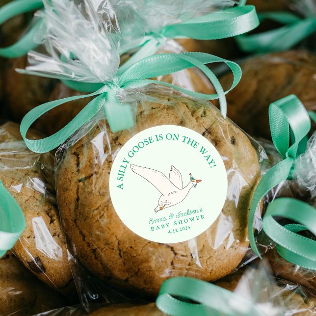 Adesivo Redondo Silly Goose no caminho Chá de bebê verde para o be (Criador carregado)