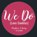 Adesivo Redondo Simples Borgonha Nós Amamos Cookies Favor De Casam<br><div class="desc">Simples Adoramos Cookies Casando Favor Tratar Vinheta Redonda Clássica</div>