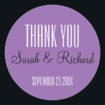 Adesivo Redondo Simples Casamento Roxo Obrigado<br><div class="desc">Simples e elegante obrigado de casamento que você cola em roxo. Personalize com nomes de noiva e noivo e data de casamento. Todo texto é personalizável. Você pode alterar a fonte, o tamanho e a cor do texto usando a opção de edição. Entre em contato para obter ajuda na personalização...</div>