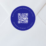Adesivo Redondo Site de casamento Detalhes do código QR rsvp marin<br><div class="desc">Adicione sua url para seu site de casamento. Para obter informações,  detalhes,  rsvp online. Um fundo azul marinho,  texto branco.</div>