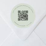 Adesivo Redondo Site de casamento Detalhes do código QR rsvp sage<br><div class="desc">Adicione sua url para seu site de casamento. Para obter informações,  detalhes,  rsvp online. Um fundo verde sábio,  texto preto.</div>