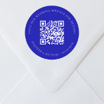 Adesivo Redondo Site de casamento Informações sobre QR detalhes rs<br><div class="desc">Adicione sua url para seu site de casamento. Para obter informações,  detalhes,  rsvp online. Um fundo azul real e colorido.</div>