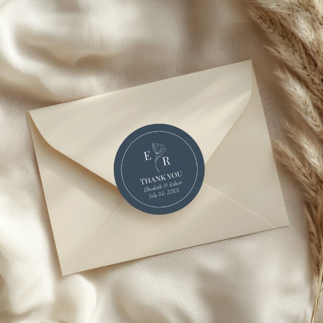 Adesivo Redondo Slate Blue Floral Monograma Casamento Obrigado (Slate Blue Floral Monogram Wedding Thank You Classic Round Sticker on an elegant wedding envelope.)