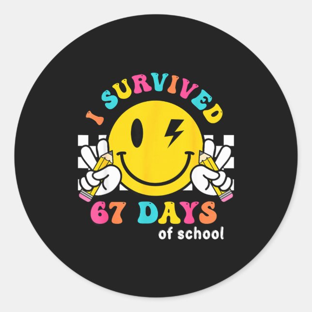Adesivo Redondo Smile Face I Survived 67 Days Of School  (Frente)