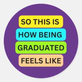 Adesivo Redondo SO_IS_HOW_BEING_GRADUATED_FEELS_LIKE Roxo