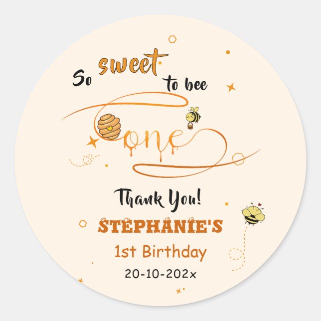 Adesivo Redondo So Sweet To Bee One Cute Honey Bee 1st Birthday (Frente)
