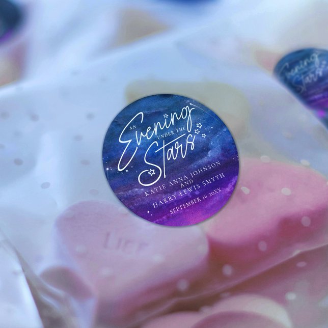 Adesivo Redondo Sob o costume de casamento da noite das estrelas (Criador carregado)