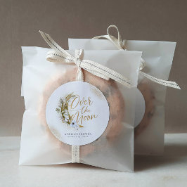 Adesivo Redondo Sobre a Lua Boho Dourada Poeira e Nuvens