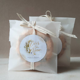 Adesivo Redondo Sobre a Lua Boho Dourado Poeira e Nuvens Rota Clás