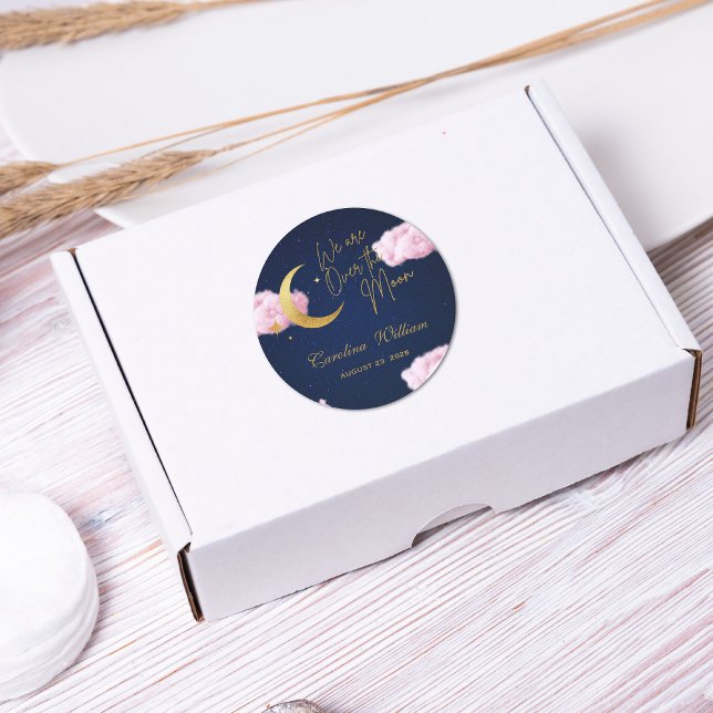 Adesivo Redondo Sobre o chá de fraldas rosa das estrelas da Lua (Criador carregado)