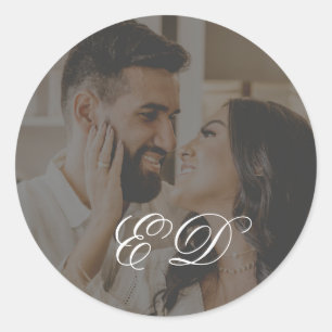 Adesivo Redondo Sobreposição de Fotografias do Monograma Clássico